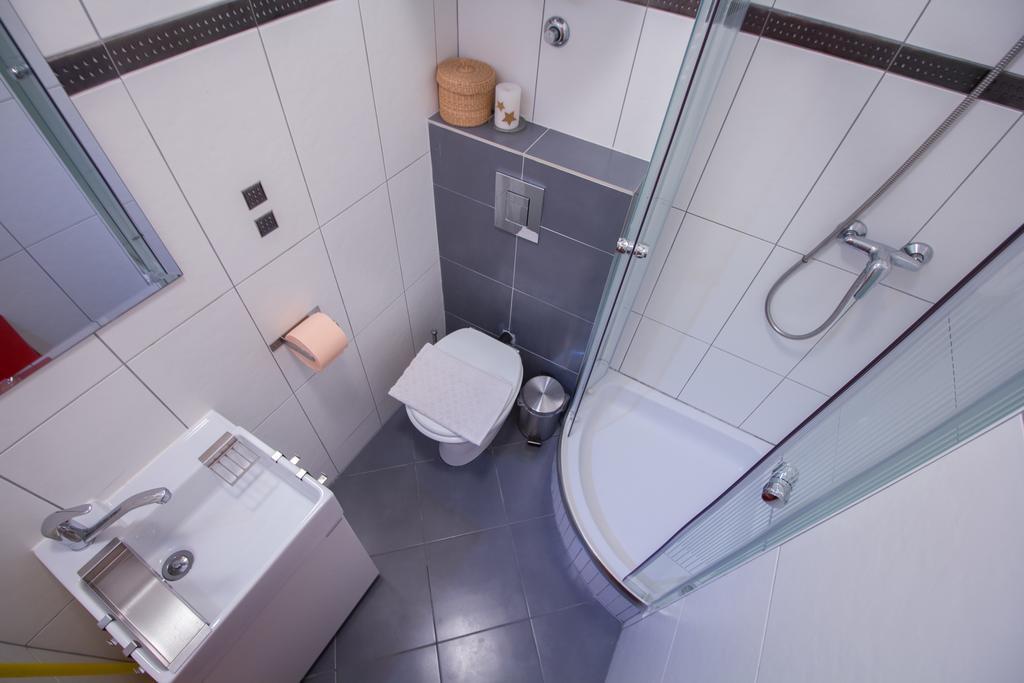 Apartments Petrinic Crnogaj バスカ エクステリア 写真