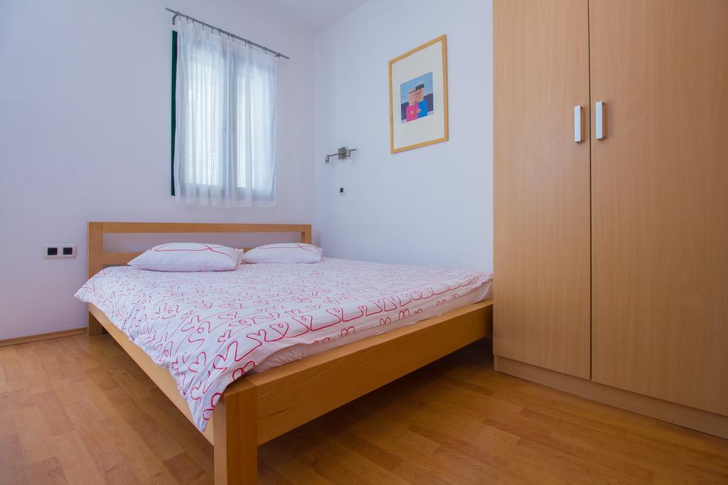 Apartments Petrinic Crnogaj バスカ エクステリア 写真