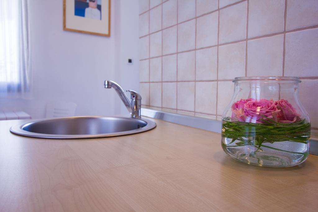 Apartments Petrinic Crnogaj バスカ エクステリア 写真