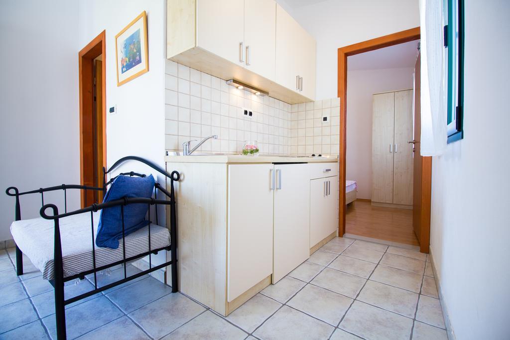 Apartments Petrinic Crnogaj バスカ エクステリア 写真