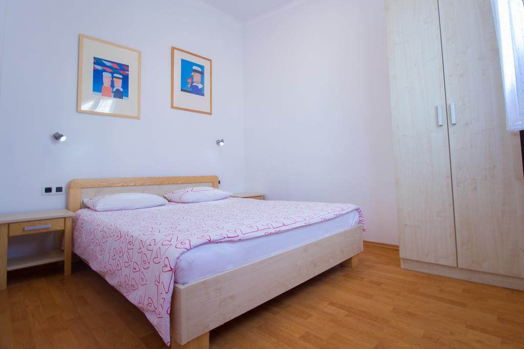 Apartments Petrinic Crnogaj バスカ エクステリア 写真